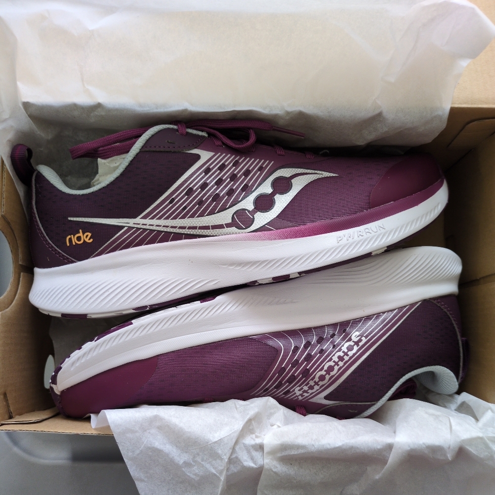 NIB Saucony Ride KDZ Plum White Athletic Shoes Sz 7